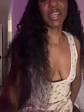 Snapshot of LoveDreaux chatting on 04/11/26, 05:01 LoveDreaux online show from 04/11/26, 05:01