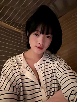 Snapshot of Tramy_xx chatting on 10/13/25, 03:39 Tramy xx online show from 10/13/25, 03:39