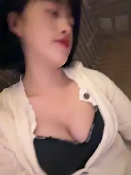 Snapshot of Tramy_xx chatting on 10/16/25, 03:18 Tramy xx online show from 10/16/25, 03:18