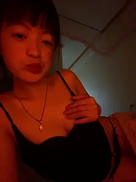 Snapshot of Tramy_xx chatting on 05/31/26, 02:02 Tramy xx online show from 05/31/26, 02:02