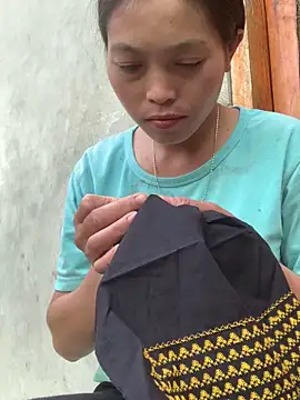 Halyy xx online show from 10/18/25, 12:02