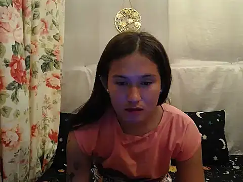 Snapshot of girlyesha chatting on 10/18/25, 11:33 girlyesha online show from 10/18/25, 11:33