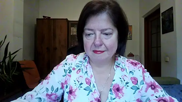 Snapshot of Violet_Pulse chatting on 11/01/25, 12:40 Violet Pulse online show from 11/01/25, 12:40