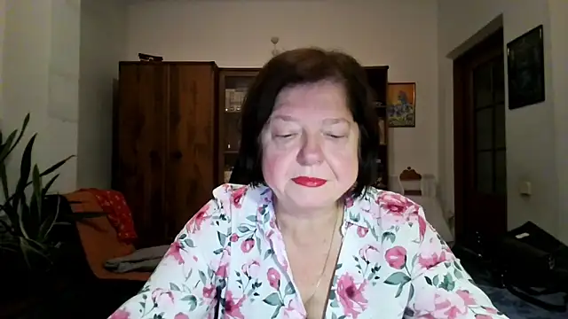 Snapshot of Violet_Pulse chatting on 11/08/25, 04:18 Violet Pulse online show from 11/08/25, 04:18