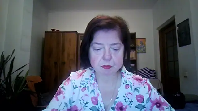 Snapshot of Violet_Pulse chatting on 12/04/25, 11:19 Violet Pulse online show from 12/04/25, 11:19