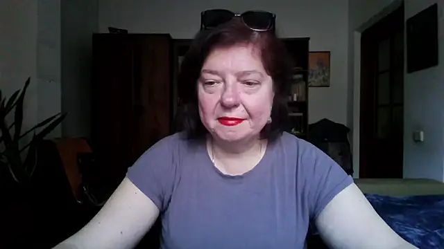 Snapshot of Violet_Pulse chatting on 04/25/26, 01:41 Violet Pulse online show from 04/25/26, 01:41