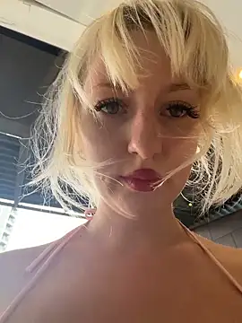 Snapshot of RonnieKiss chatting on 03/08/26, 09:02 RonnieKiss online show from 03/08/26, 09:02