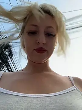 Snapshot of RonnieKiss chatting on 03/15/26, 10:54 RonnieKiss online show from 03/15/26, 10:54