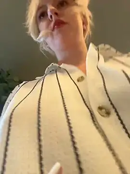 Snapshot of RonnieKiss chatting on 05/29/26, 10:24 RonnieKiss online show from 05/29/26, 10:24
