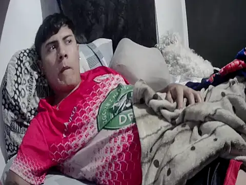 Miguel19971 online show from 12/01/25, 05:45