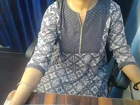 priya gupta7 online show from 10/24/25, 02:57