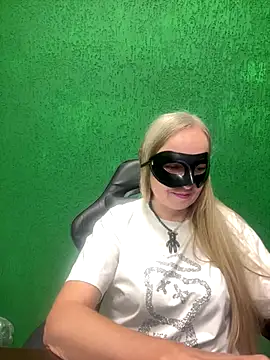 Snapshot of B_i_r_d_i_e chatting on 09/26/25, 11:14 B i r d i e online show from 09/26/25, 11:14