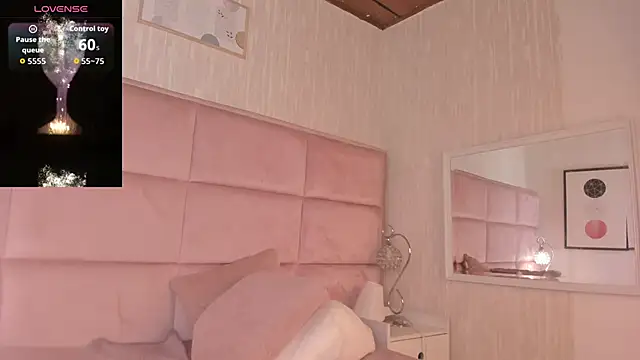 Snapshot of HaathorX chatting on 10/15/25, 12:11 HaathorX online show from 10/15/25, 12:11