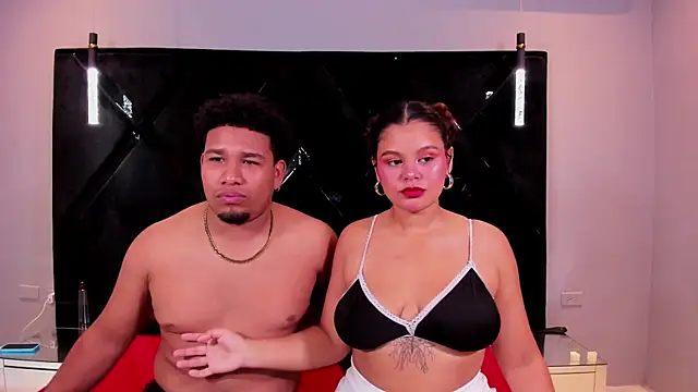 Snapshot of LucasandSasha chatting on 03/19/26, 07:18 LucasandSasha online show from 03/19/26, 07:18