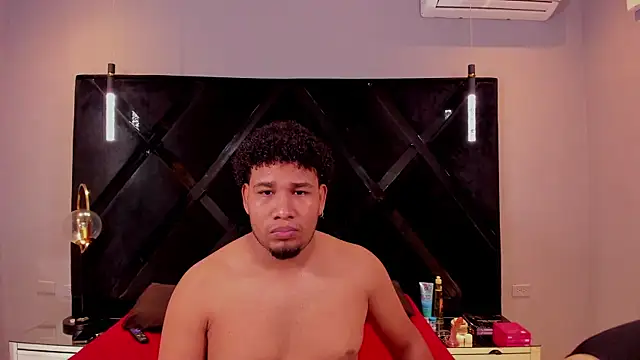 Snapshot of LucasandSasha chatting on 04/14/26, 07:31 LucasandSasha online show from 04/14/26, 07:31