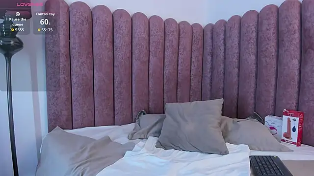 VanessaParis   online show from 10/07/25, 08:39