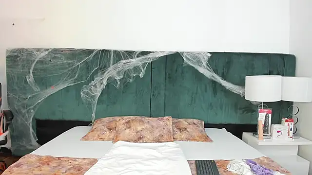 VanessaParis   online show from 10/19/25, 09:26