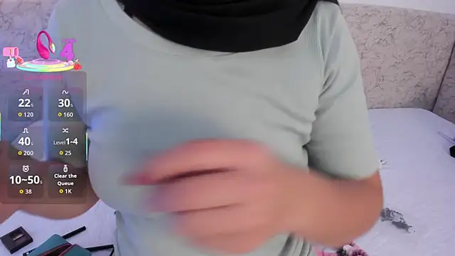 Snapshot of _Malak chatting on 02/06/26, 08:12 Malak online show from 02/06/26, 08:12