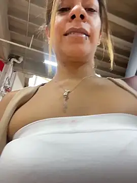 Snapshot of KatThomas chatting on 11/17/25, 04:24 KatThomas online show from 11/17/25, 04:24