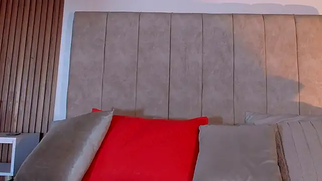 Lauraa saenz11 online show from 09/26/25, 11:03