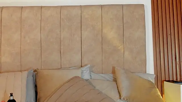 Lauraa saenz11 online show from 11/15/25, 12:45