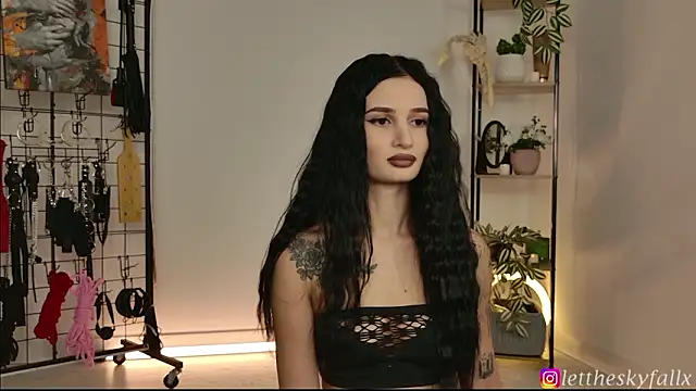 Snapshot of lettheskyfallx chatting on 03/18/26, 01:53 lettheskyfallx online show from 03/18/26, 01:53