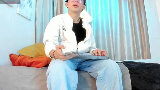 liam twiink online show from 04/23/26, 07:49