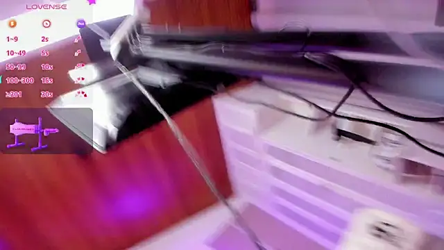 Snapshot of isa_vel chatting on 10/19/25, 07:36 isa vel online show from 10/19/25, 07:36