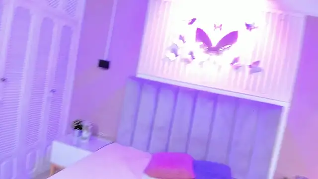 Snapshot of isa_vel chatting on 10/31/25, 07:48 isa vel online show from 10/31/25, 07:48