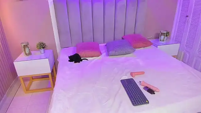 Snapshot of isa_vel chatting on 11/27/25, 07:27 isa vel online show from 11/27/25, 07:27