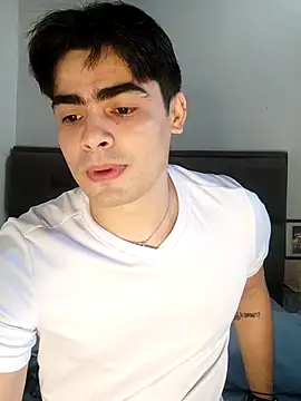 Snapshot of Mason_grey chatting on 11/18/25, 04:00 Mason grey online show from 11/18/25, 04:00