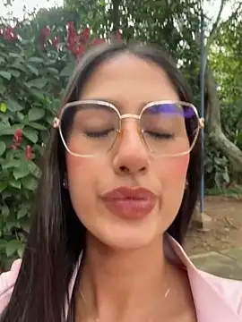 Snapshot of Julieta_Duque chatting on 12/17/25, 07:42 Julieta Duque online show from 12/17/25, 07:42