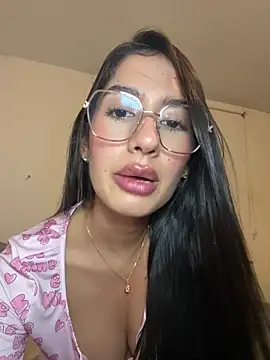 Snapshot of Julieta_Duque chatting on 06/10/26, 02:34 Julieta Duque online show from 06/10/26, 02:34