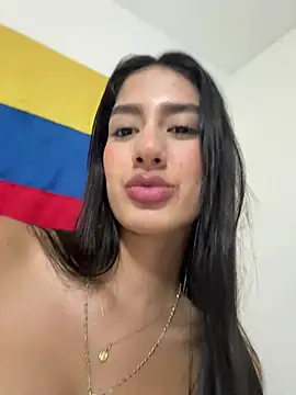 Snapshot of Julieta_Duque chatting on 07/04/26, 03:56 Julieta Duque online show from 07/04/26, 03:56