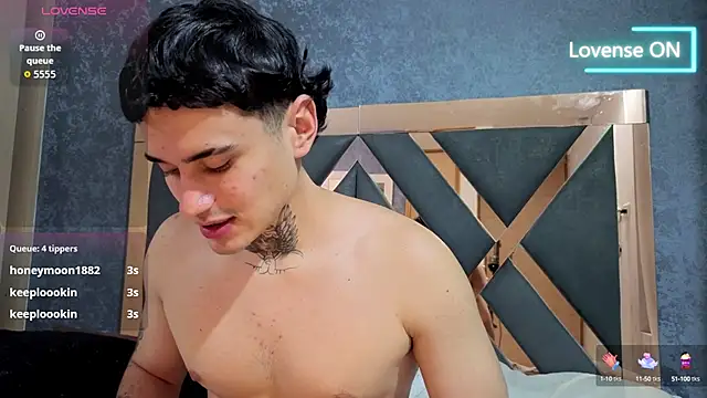 Snapshot of owen_desmond chatting on 10/13/25, 02:22 owen desmond online show from 10/13/25, 02:22