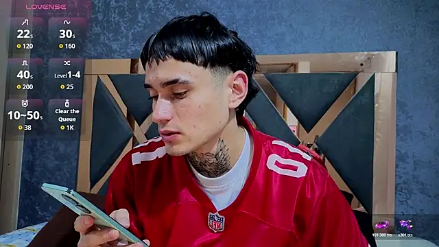 Snapshot of owen_desmond chatting on 10/21/25, 02:34 owen desmond online show from 10/21/25, 02:34