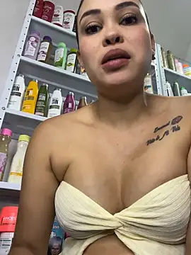 Snapshot of FOX_LATINA chatting on 06/17/26, 11:16 FOX LATINA online show from 06/17/26, 11:16