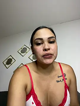 Snapshot of FOX_LATINA chatting on 06/28/26, 04:07 FOX LATINA online show from 06/28/26, 04:07