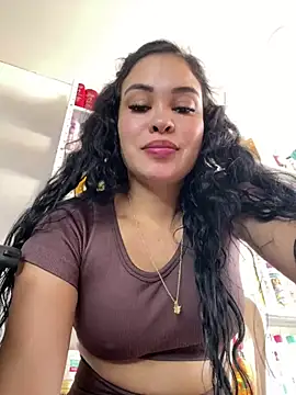 Snapshot of FOX_LATINA chatting on 07/17/26, 09:30 FOX LATINA online show from 07/17/26, 09:30