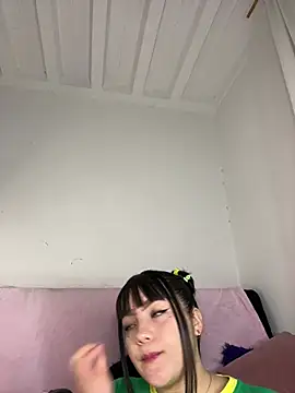 Snapshot of _amelie- chatting on 06/22/26, 11:24 amelie- online show from 06/22/26, 11:24