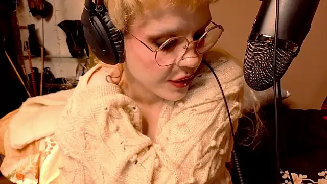 Snapshot of tacodeluxxxe chatting on 12/01/25, 05:07 tacodeluxxxe online show from 12/01/25, 05:07