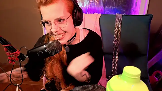 Snapshot of tacodeluxxxe chatting on 03/08/26, 04:27 tacodeluxxxe online show from 03/08/26, 04:27