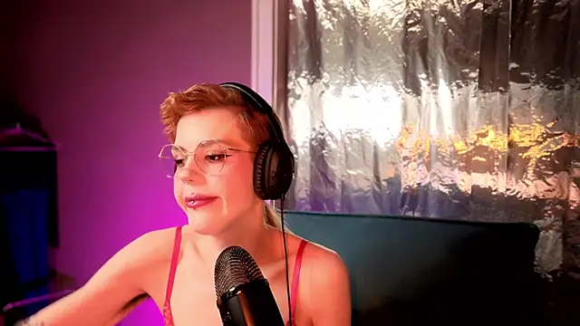 Snapshot of tacodeluxxxe chatting on 03/21/26, 02:49 tacodeluxxxe online show from 03/21/26, 02:49