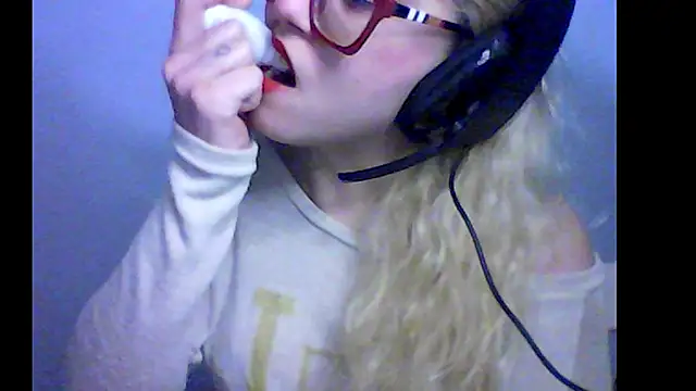 BlondieTami online show from 10/10/25, 05:01