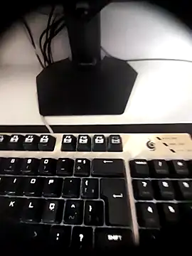 Snapshot of riquelh5 chatting on 09/27/25, 04:12 riquelh5 online show from 09/27/25, 04:12