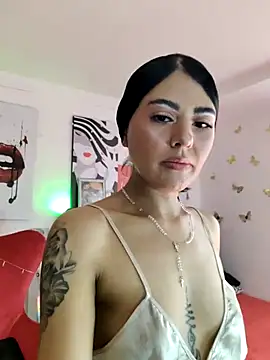 Snapshot of ValeNiitaLuv chatting on 04/19/26, 05:23 ValeNiitaLuv online show from 04/19/26, 05:23
