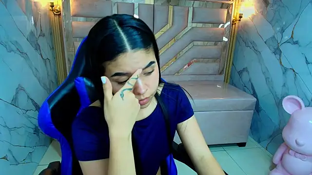 ambarina r online show from 10/24/25, 03:19