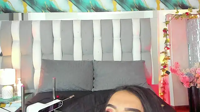 IsaDiiaz online show from 12/22/25, 03:47