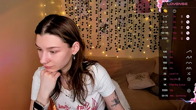 LinaBlossom  online show from 11/06/25, 08:48