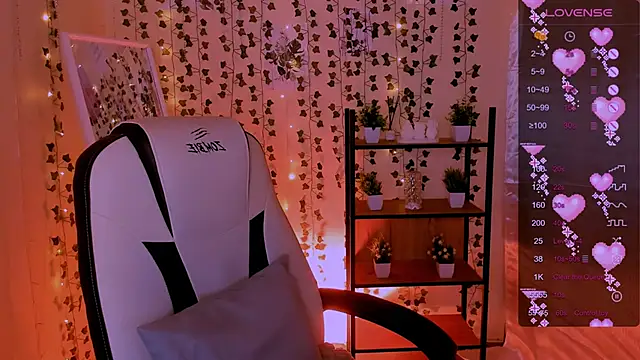 LinaBlossom  online show from 04/16/26, 05:52